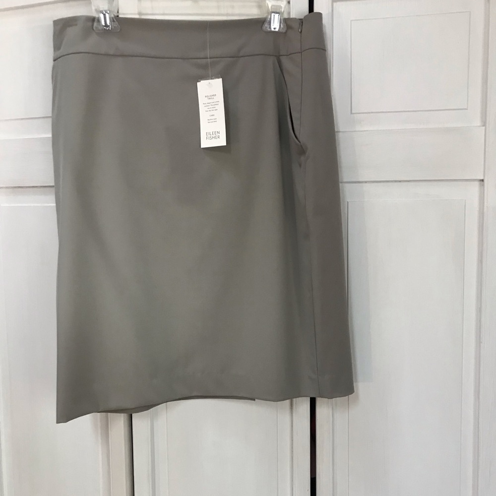 Eileen Fisher NWT Viscose Mix w/ side pockets and zipper- size 14